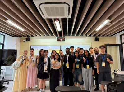 Gambar 1.3 Foto Bersama setelah Chinese Language Class